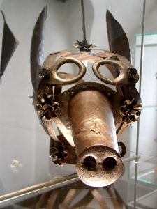 Mittelalterliche Schandmaske im Museum der Festung Salzburg, Österreich
